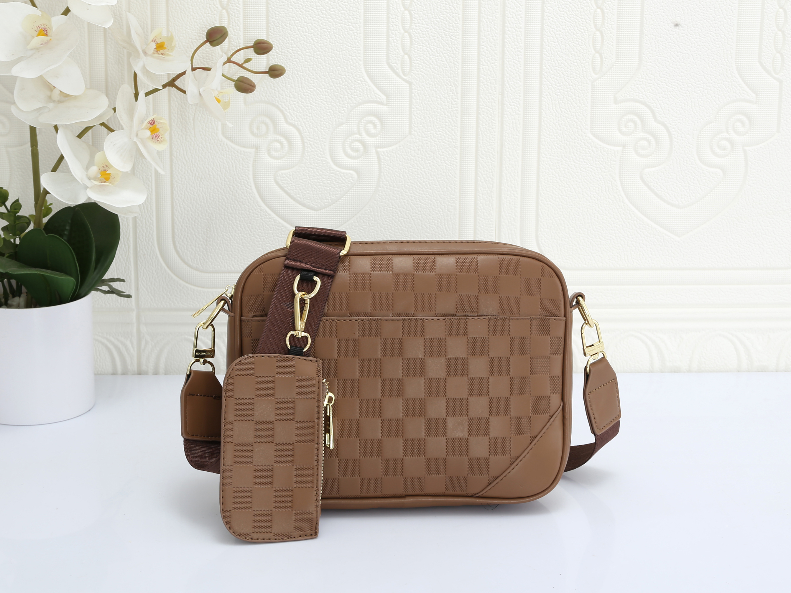 DHgate Hand bags Men Leather TRIO louiseitys Messenger Bags Luxury Shoulder Bag Make up Bag Designer Handbag Tote Man's bag Coin Purse Wallets M69443, #13
DHgate Hand bags Men Leather TRIO louiseitys Messenger Bags Luxury Shoulder Bag Make up Bag Designer Handbag Tote Man's bag Coin Purse Wallets M69443, #13