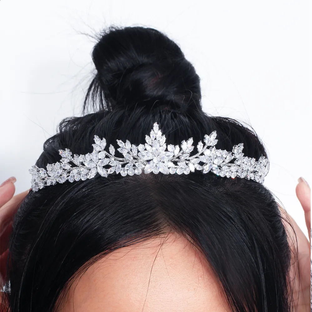 Headbands ThreeGraces Sparkling White Cubic Zirconia Elegant Flower Queen Crowns Tiaras Wedding Hair Accessories Jewelry for Brides HA027 231102