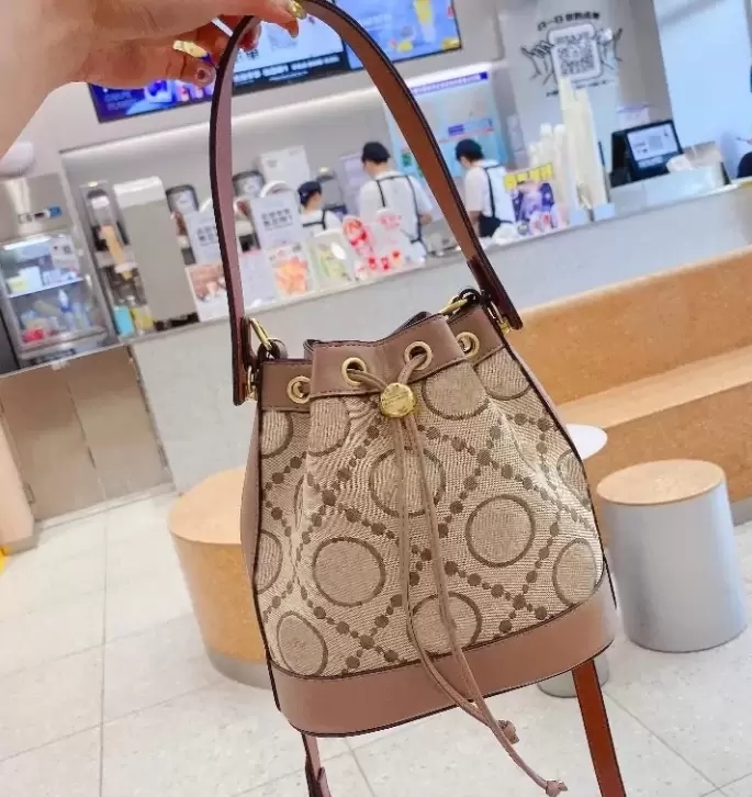 luxury design Vintage bucket bag 2023 women's fashion retro style one shoulder crossbody bags printed color handbag, Yellow
luxury design Vintage bucket bag 2023 women's fashion retro style one shoulder crossbody bags printed color handbag, Yellow