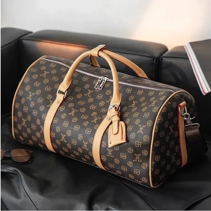 Designers fashion duffel bags luxury men female travel bags leather handbags large capacity holdall carry on luggage overnight weekender bag with lock 41414, Black
Designers fashion duffel bags luxury men female travel bags leather handbags large capacity holdall carry on luggage overnight weekender bag with lock 41414, Black