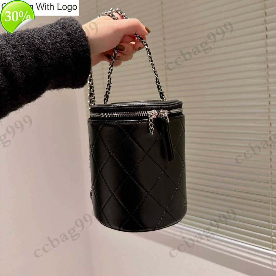 Cosmetic Purse Hardware Black channel Bucket Bags Calfskin Totes CC Silver Metal Zipper Handbags Women Genuine Leather Matelasse Chain Crossbody Designer Lu, Box
Cosmetic Purse Hardware Black channel Bucket Bags Calfskin Totes CC Silver Metal Zipper Handbags Women Genuine Leather Matelasse Chain Crossbody Designer Lu, Box
