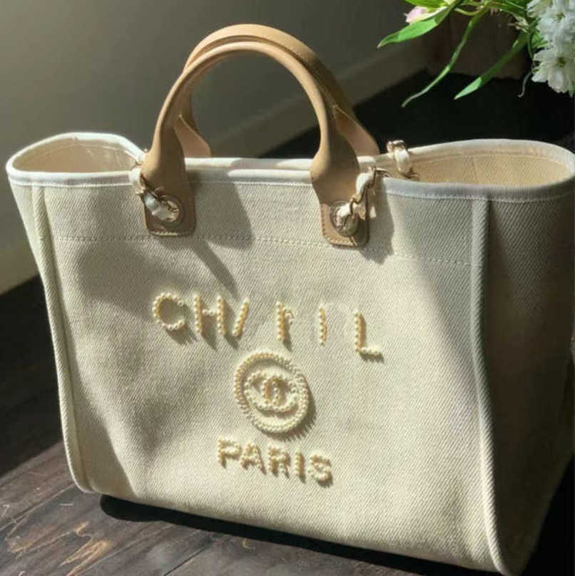 Luxury Brand Women's Evening Bags Fashion Ch Handbag Classic Canvas Beach Bag Designers Female Large Backpacks Capacity Small Chain Packs Big Shopping Handbags 06RT, Size45x30x15cm
Luxury Brand Women's Evening Bags Fashion Ch Handbag Classic Canvas Beach Bag Designers Female Large Backpacks Capacity Small Chain Packs Big Shopping Handbags 06RT, Size45x30x15cm