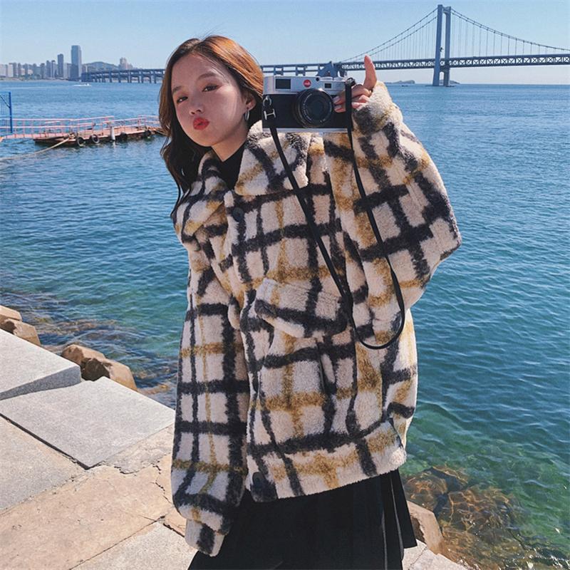 Women' Fur & Faux Winter Coat Women Teddy Casual Short Outerwear Ladies Warm Turn-down Collar Batwing Sleeve Plaid Jacket Female Y416
Women' Fur & Faux Winter Coat Women Teddy Casual Short Outerwear Ladies Warm Turn-down Collar Batwing Sleeve Plaid Jacket Female Y416