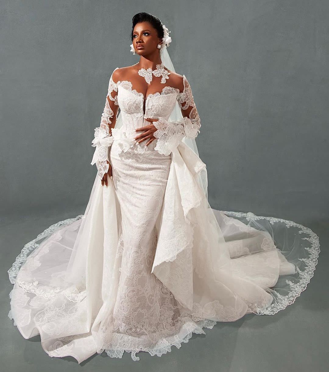 Elegant Mermaid Wedding Dresses Long Sleeves V Neck Appliques Sequins Beaded Ruffles Detachable Train 3D Lace Floor Length Bridal Gowns Custom Made ab