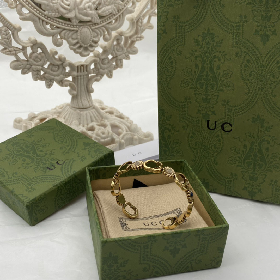 Luxury designer bracelet cuff classic jewelry ladies gold bracelets personalized design openable fashion bracelet hundred with accessories holiday gifts
Luxury designer bracelet cuff classic jewelry ladies gold bracelets personalized design openable fashion bracelet hundred with accessories holiday gifts