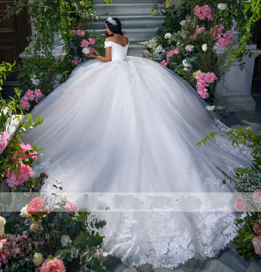 Elegant Sweetheart Ball Gown Wedding Dress 2023 Off the Shoulder Beading Pearls Appliques Lace Sequined Princess Bridal Bride Gowns Robe De Mariee