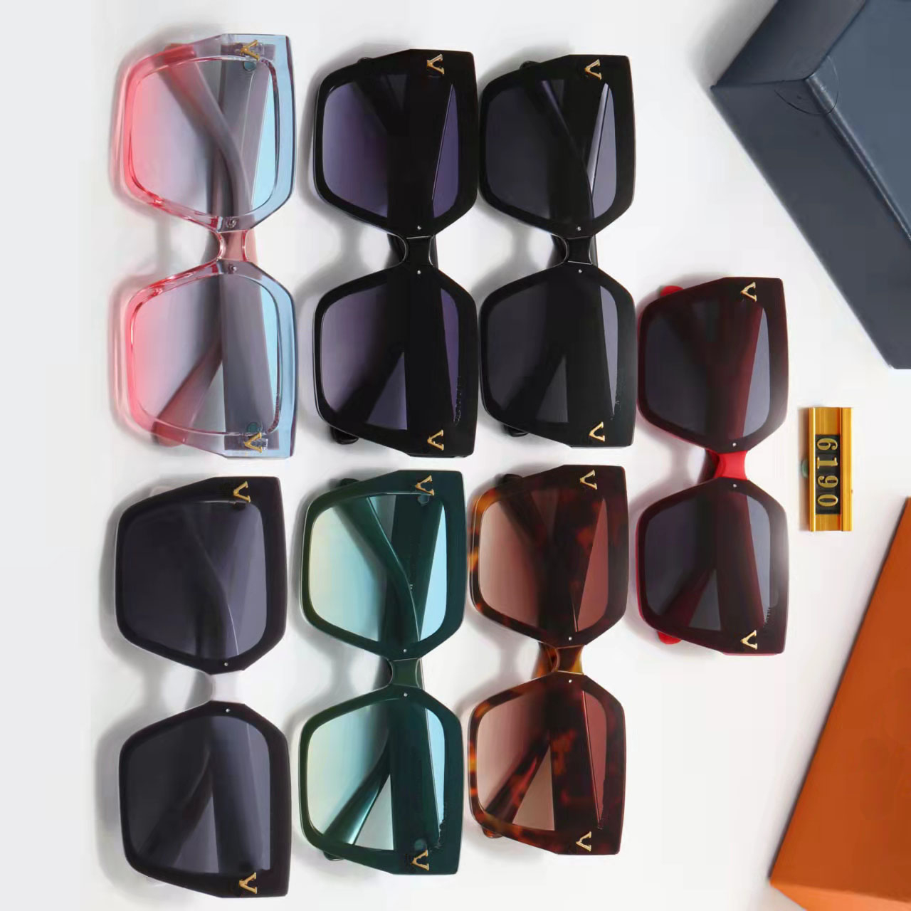 Fashion Designer Sunglasses Classic Eyeglasses Goggle Outdoor Beach Sun Glasses for Man Woman 7 Color Optional Triangular
Fashion Designer Sunglasses Classic Eyeglasses Goggle Outdoor Beach Sun Glasses for Man Woman 7 Color Optional Triangular