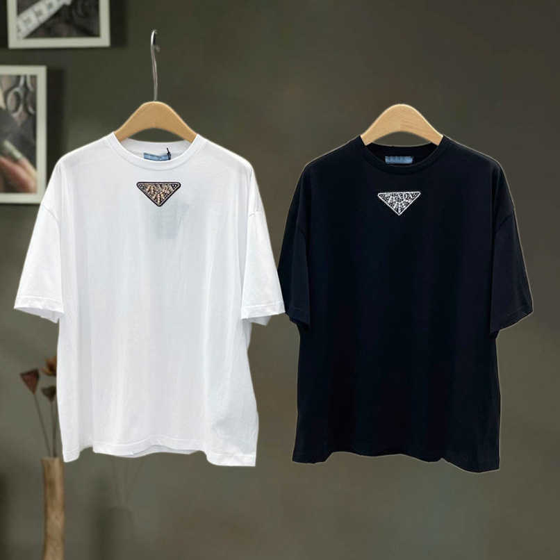 Designer summer women t shirt Shirt Korean Summer 2023 Hot Diamond Letter Sleeve Top T-shirt Label, White
Designer summer women t shirt Shirt Korean Summer 2023 Hot Diamond Letter Sleeve Top T-shirt Label, White