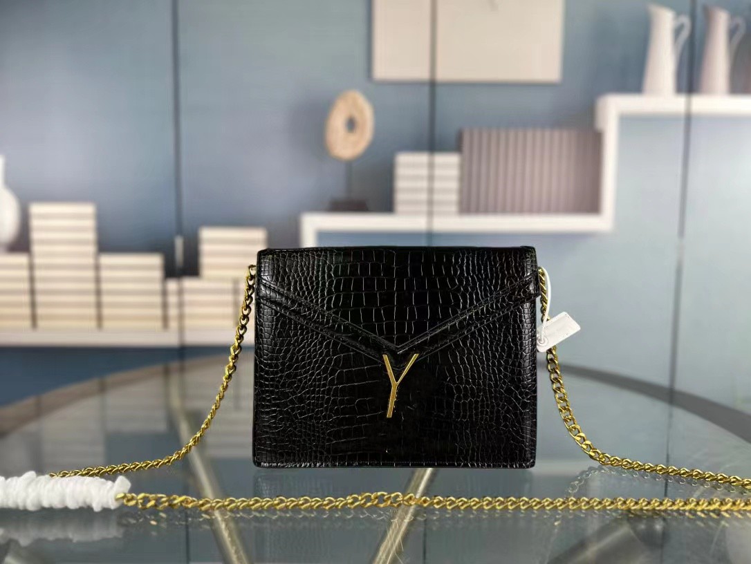 Designer Tote bag Women's Crossbody Bag handbag 2023 YS Clamshell Gold LOGO with Chain Alligator Print with calfskin handheld Small Purse, Black alligator print
Designer Tote bag Women's Crossbody Bag handbag 2023 YS Clamshell Gold LOGO with Chain Alligator Print with calfskin handheld Small Purse, Black alligator print