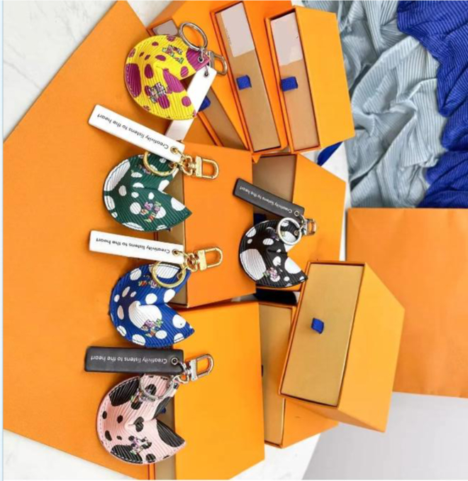 23ss 10style New Fashion Desinger Car Keychain Bag Pendant Charm Jewelry Keyring Holder Men Women Key Chain Accessories Without BOX
23ss 10style New Fashion Desinger Car Keychain Bag Pendant Charm Jewelry Keyring Holder Men Women Key Chain Accessories Without BOX