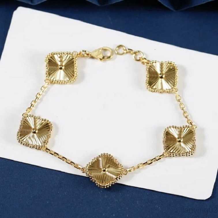 Classic Fashion Charm Bracelets Leaf Clover Designer Jewelry Gold Bangle bracelet for women men love Necklaces Chain elegantGSZR
Classic Fashion Charm Bracelets Leaf Clover Designer Jewelry Gold Bangle bracelet for women men love Necklaces Chain elegantGSZR