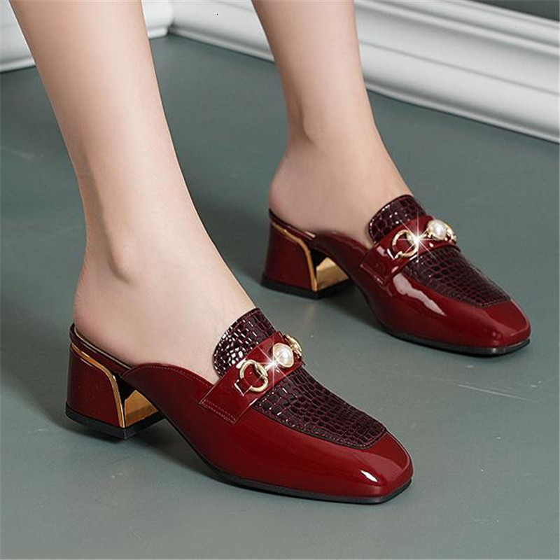Slippers Women Baotou Half Slippers Fashion Metal Chain Square Toe Thick Heel British Style Office Casual Shoes Spring Summer 230410, Wine red
Slippers Women Baotou Half Slippers Fashion Metal Chain Square Toe Thick Heel British Style Office Casual Shoes Spring Summer 230410, Wine red