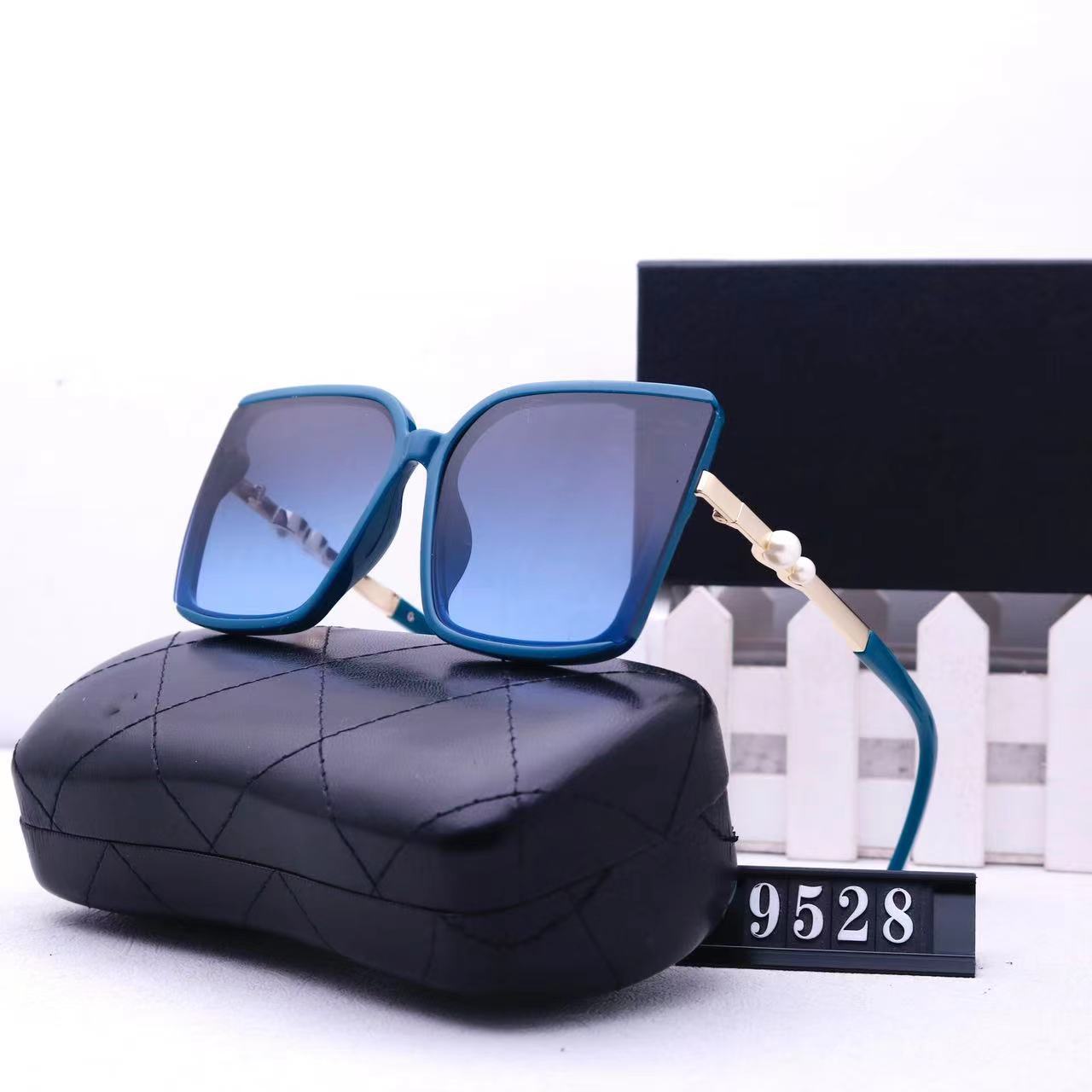 Side letters polarized designer sunglasses womens pair eyewear men luxury sun glasses traveling sunproof adumbral driving with box beach sunglass
Side letters polarized designer sunglasses womens pair eyewear men luxury sun glasses traveling sunproof adumbral driving with box beach sunglass