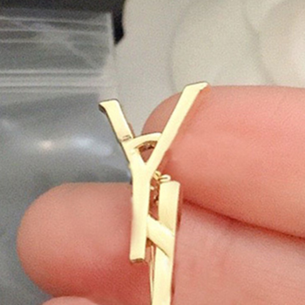 Wholesale Small Gold Broochs Luxurys Desinger Brooch Women Letter Brooches Suit Pin Fashion Jewelry Clothing Decoration High Quality Accessories
Wholesale Small Gold Broochs Luxurys Desinger Brooch Women Letter Brooches Suit Pin Fashion Jewelry Clothing Decoration High Quality Accessories