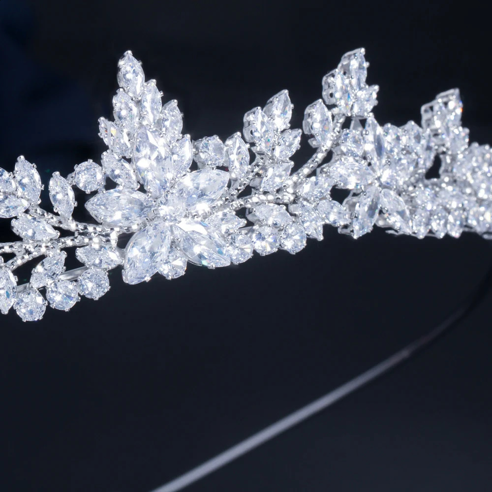 Headbands ThreeGraces Sparkling White Cubic Zirconia Elegant Flower Queen Crowns Tiaras Wedding Hair Accessories Jewelry for Brides HA027 231102