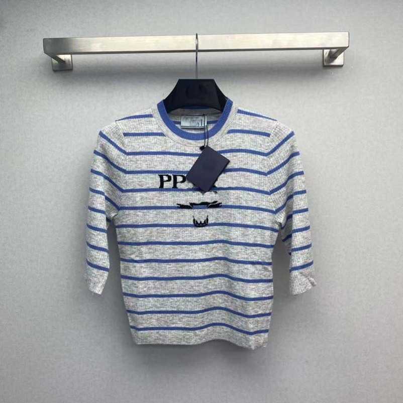 2023 New designer womens t shirt high-end Shirt Family Letter Stripe Knitted Half Sleeve Pullover Spring/Summer 2023 Low key Temperament Versatile Top Women, Grey
2023 New designer womens t shirt high-end Shirt Family Letter Stripe Knitted Half Sleeve Pullover Spring/Summer 2023 Low key Temperament Versatile Top Women, Grey