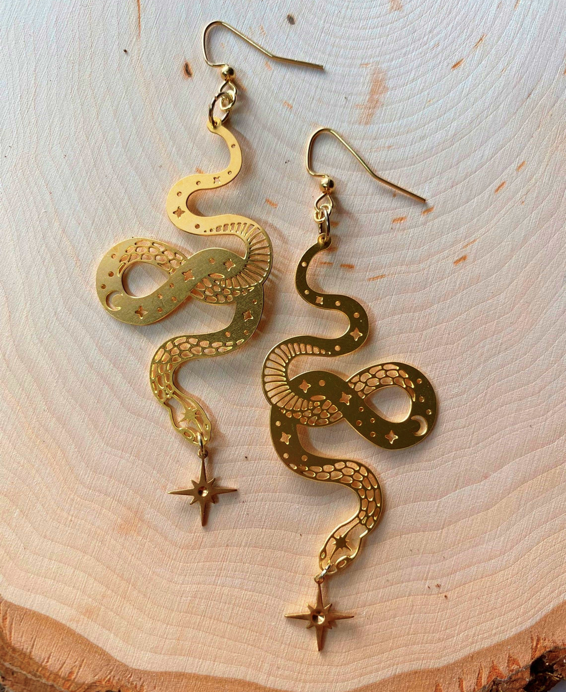 Stud Golden Color Snake Earrings Fashion Gift for Her Gold Plated Brass Charms boho 230410
Stud Golden Color Snake Earrings Fashion Gift for Her Gold Plated Brass Charms boho 230410