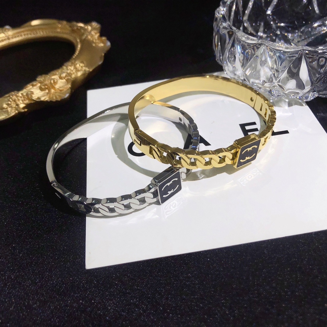 Designer Cuff Bangle Bracelet 18K Gold Plated Gift Love Women Bracelet Spring Romantic Princess Jewelry Family Charm Gift Bracelet Jewelry Wholesale S166
Designer Cuff Bangle Bracelet 18K Gold Plated Gift Love Women Bracelet Spring Romantic Princess Jewelry Family Charm Gift Bracelet Jewelry Wholesale S166