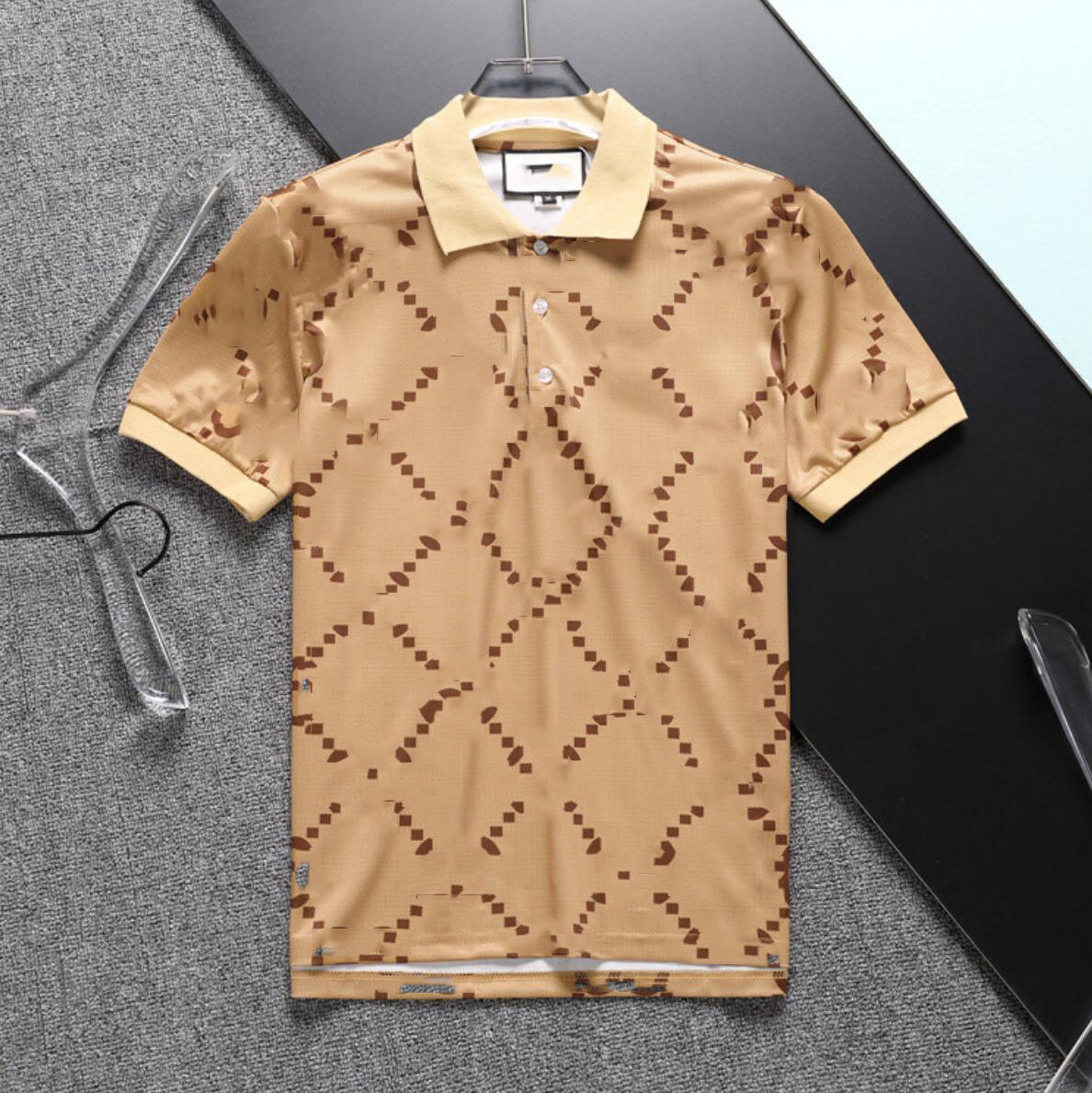 2023 Designer Mens Polo Shirts designer T shirt High Street Letter Solid color lapel polos Garter Printing Top Cottom Clothing Tees Polos decoration
2023 Designer Mens Polo Shirts designer T shirt High Street Letter Solid color lapel polos Garter Printing Top Cottom Clothing Tees Polos decoration