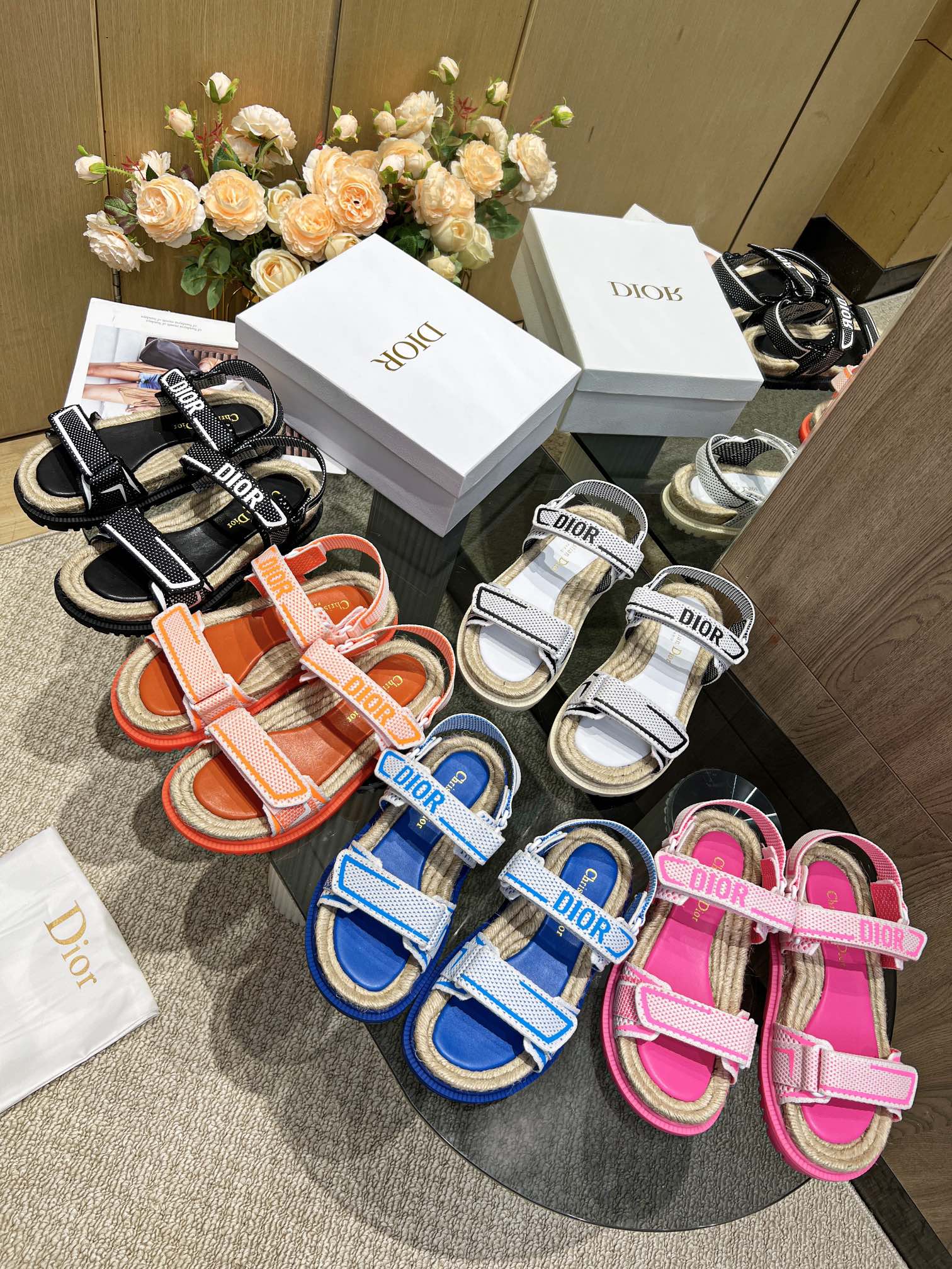 Dioract Sandals Bright Blue White Fuchsia Black Lambskin DIOR EVOLUTION SLIDE White Quilted Cannage Calfskin Women Design Shoes Come With Box
Dioract Sandals Bright Blue White Fuchsia Black Lambskin DIOR EVOLUTION SLIDE White Quilted Cannage Calfskin Women Design Shoes Come With Box