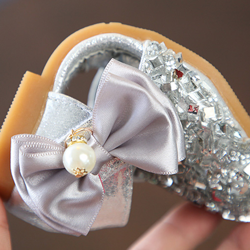 Sandals Summer Sandals for Girls Baby Kids Soft Sole Crib BowtieGlitter Shoes Breathable Ankle Strap Slippers Sandals 230421