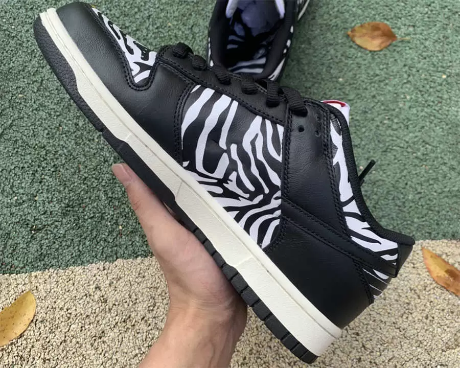 2023 Basketball Shoes snacks x DK Low Zebra Skateboard Shoes Black White-Zebra Sports Shoes Outdoor Sneakers Send With Box
2023 Basketball Shoes snacks x DK Low Zebra Skateboard Shoes Black White-Zebra Sports Shoes Outdoor Sneakers Send With Box