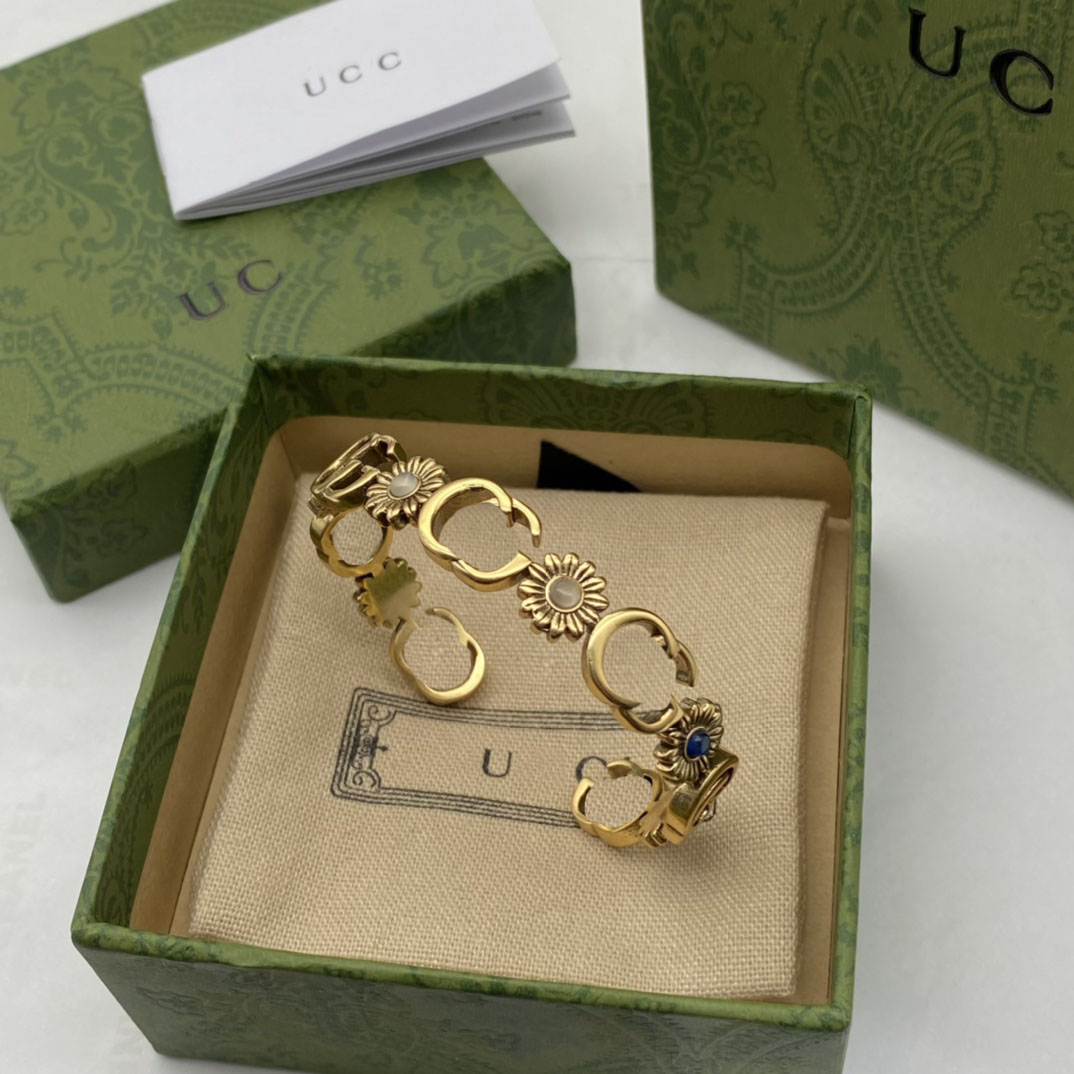 Designer bangle luxury bangles classic ladies bangles cuffs vintage letters open fashion jewelry matching jewelry accessories valentine day holiday gift
Designer bangle luxury bangles classic ladies bangles cuffs vintage letters open fashion jewelry matching jewelry accessories valentine day holiday gift