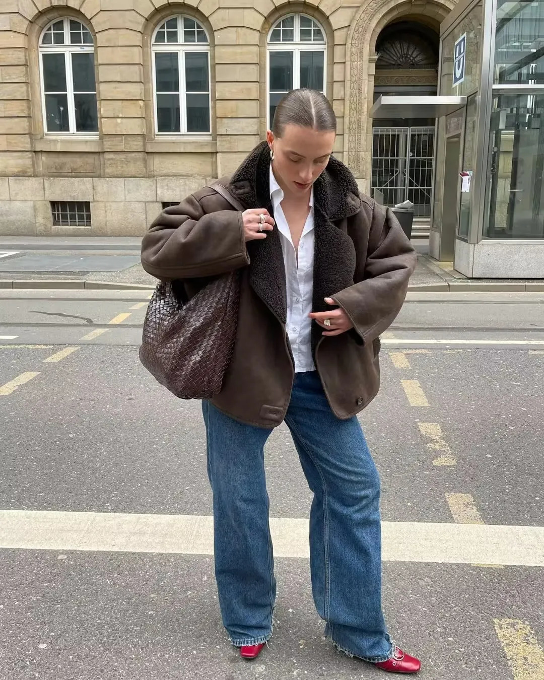 Womens Jackets SLX TRAF Winter Coat For Women Faux Fur Thick Lapel Female Warm PU Jacket Ladies With Pockets Streetwear 231110 B4