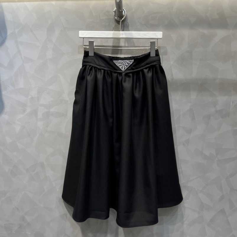 2023 New designer womens t shirt high-end Shirt Triangle A-line Large Swing Umbrella Skirt Spring/Summer 2023 Versatile Celebrity Mid Length Half-length Dress Trend, Black2
2023 New designer womens t shirt high-end Shirt Triangle A-line Large Swing Umbrella Skirt Spring/Summer 2023 Versatile Celebrity Mid Length Half-length Dress Trend, Black2