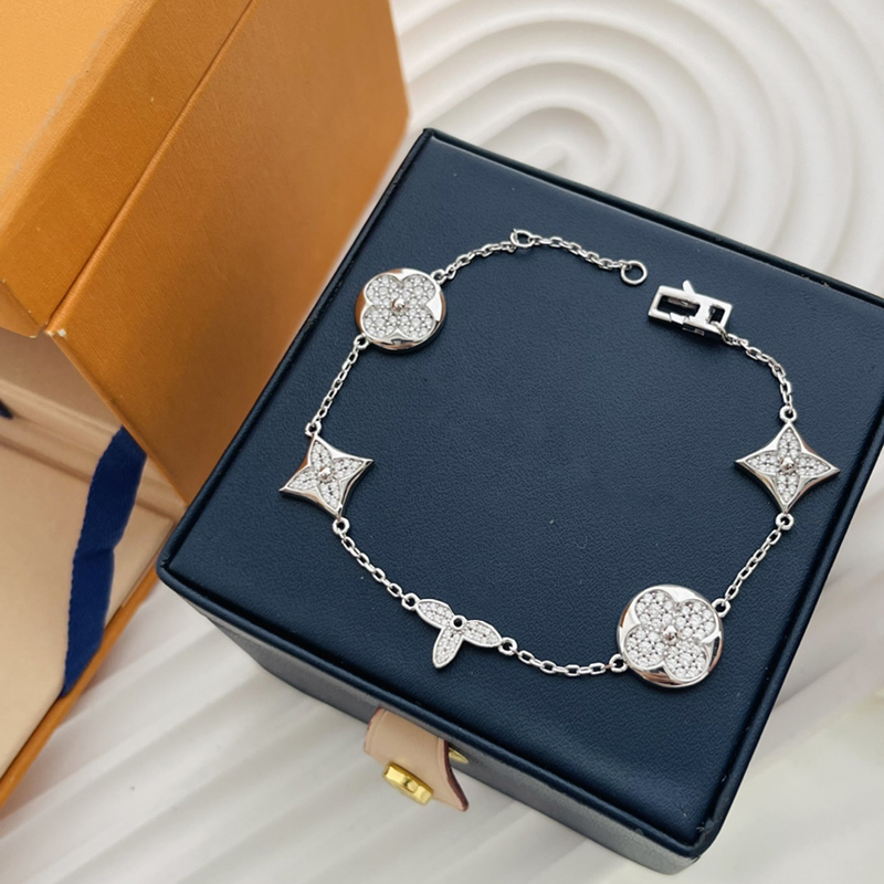 Luxury designer Bracelet Silver FlowerTennis Diamond Chain brand Fashion Jewelry 925 Women Wholesale Birthday Gift Exquisite Wedding
Luxury designer Bracelet Silver FlowerTennis Diamond Chain brand Fashion Jewelry 925 Women Wholesale Birthday Gift Exquisite Wedding