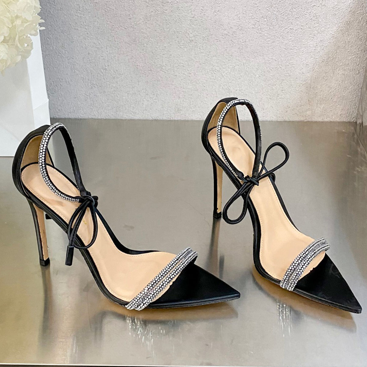 Gianvito Rossi Montecarlo Rhinestones suede Sandals Slides heeled stilletto heels women's luxury designers Leather outsole Evening Party shoes factory footwear, Silver
Gianvito Rossi Montecarlo Rhinestones suede Sandals Slides heeled stilletto heels women's luxury designers Leather outsole Evening Party shoes factory footwear, Silver
