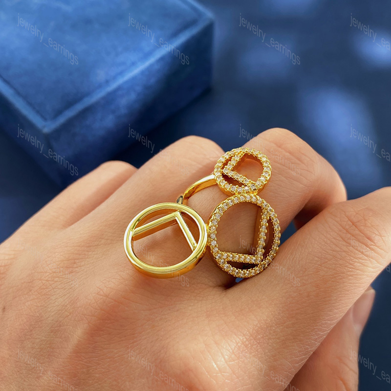 Made In Italy Designer F Ring Diamond Hollow Gold Stainless Steel Letter Love Rings 3 Circle Women Men Wedding Jewelry Lady Gifts with Box
Made In Italy Designer F Ring Diamond Hollow Gold Stainless Steel Letter Love Rings 3 Circle Women Men Wedding Jewelry Lady Gifts with Box