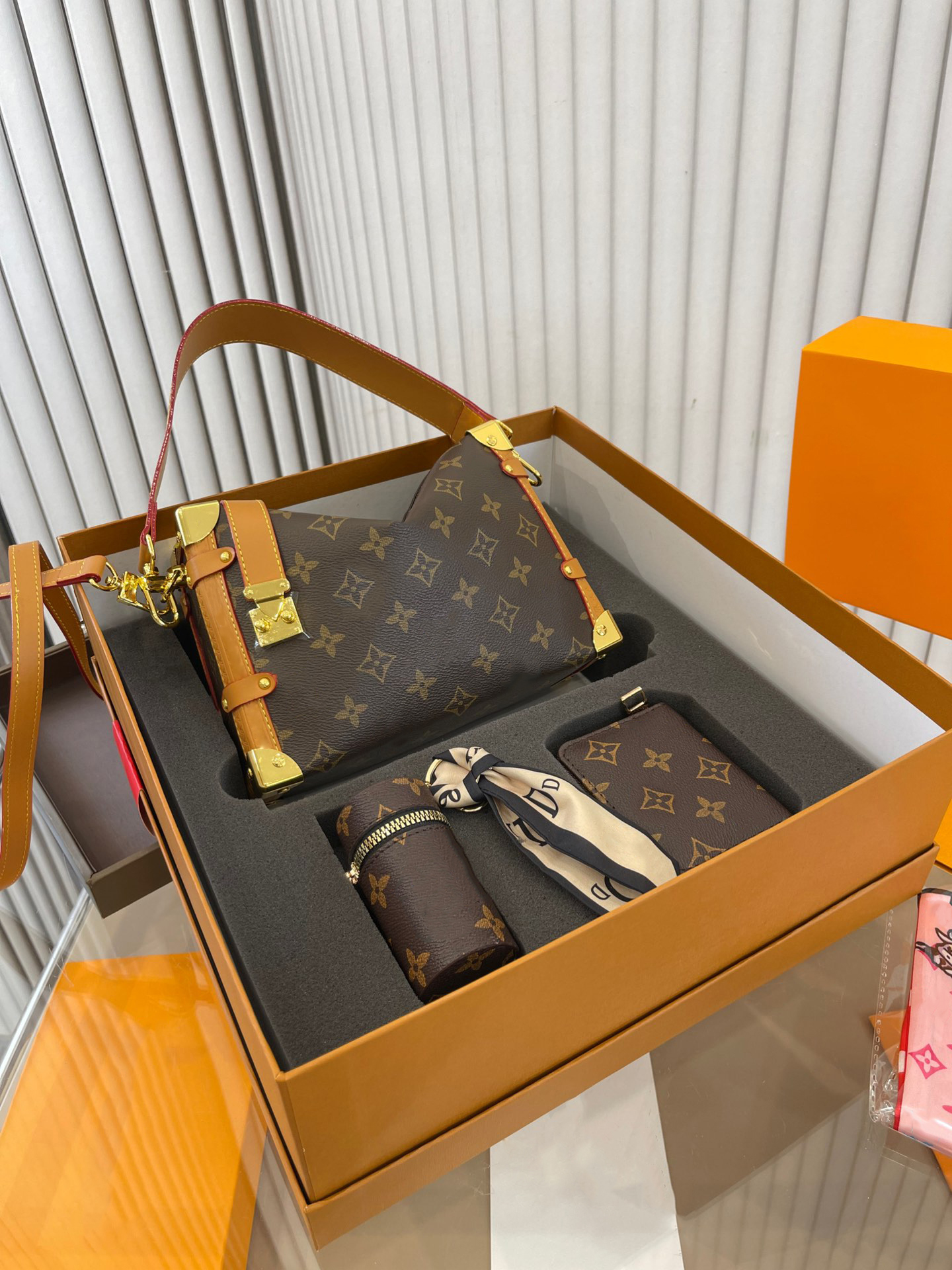 Fashion Designer Bag Zipper tote Women's luxury Crossbody Bag Mini purse Large capacity classic Presbyard Star same style brown leather
Fashion Designer Bag Zipper tote Women's luxury Crossbody Bag Mini purse Large capacity classic Presbyard Star same style brown leather