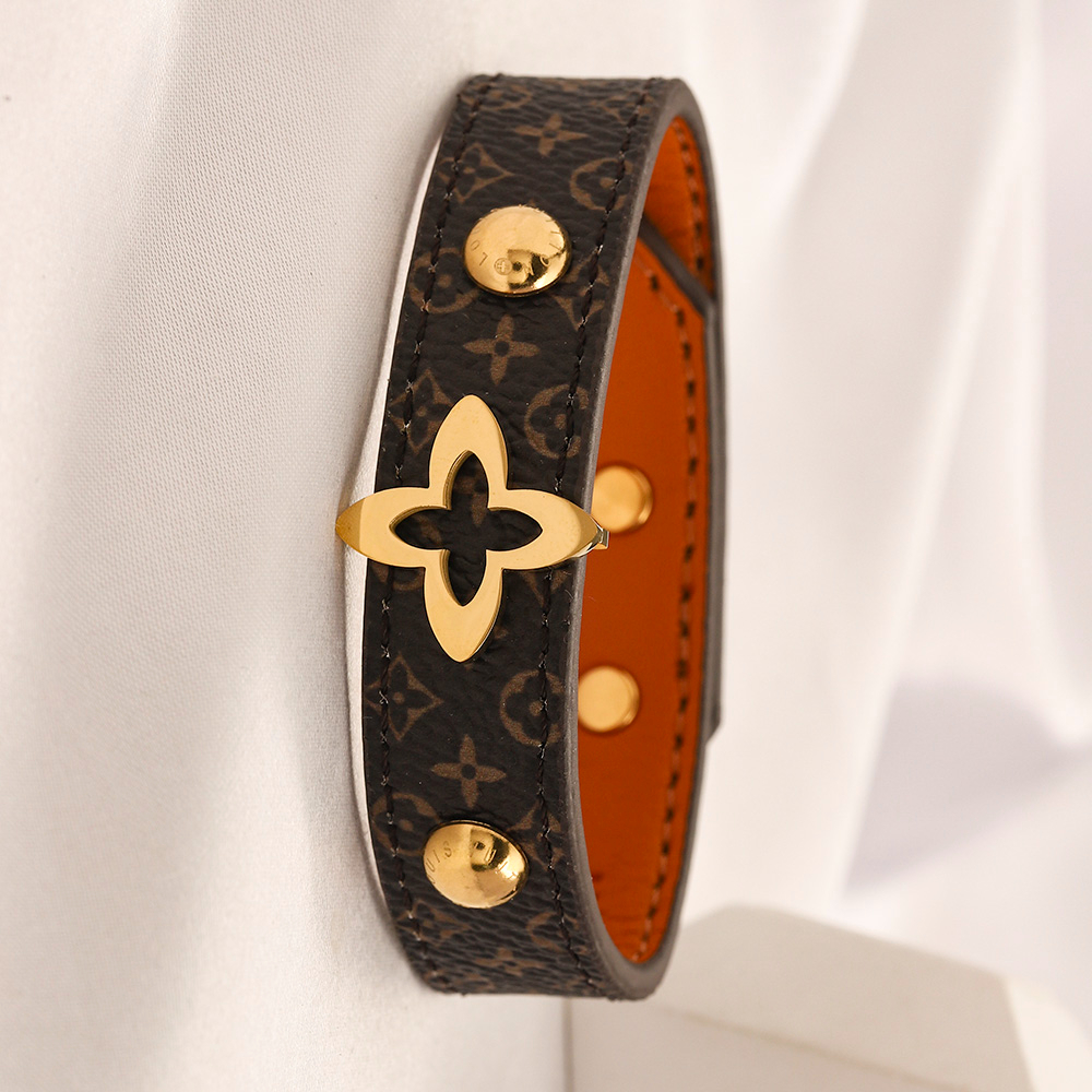 Fashion Desinger Gold Women's Bangle Bracelets Gold Cuff Stainless Steel Letter Jewelry Gift ZG2286
Fashion Desinger Gold Women's Bangle Bracelets Gold Cuff Stainless Steel Letter Jewelry Gift ZG2286