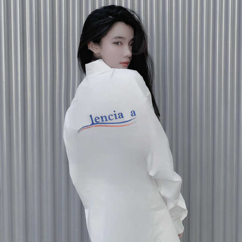 Womens Designer t shirt tracksuit High Version Square Neck Satin Chiffon Long Sleeve Sunscreen Loose Shirt Style, White
Womens Designer t shirt tracksuit High Version Square Neck Satin Chiffon Long Sleeve Sunscreen Loose Shirt Style, White