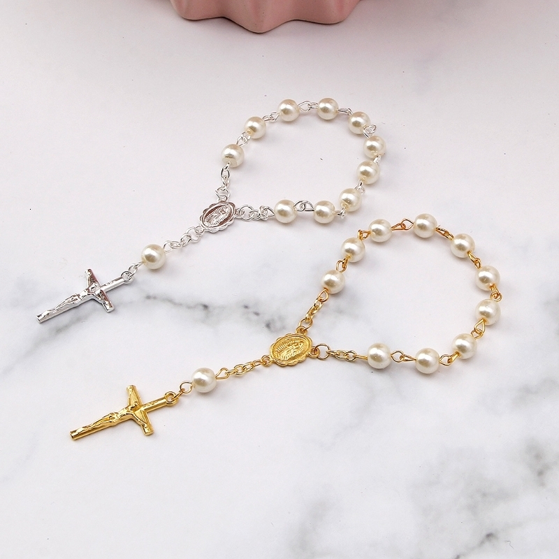 Charm Bracelets Catholic Cross Finger Chain Mini Rosary Baptism Rosaries Faux Pearls Bracelet for Favors Christening 230410
Charm Bracelets Catholic Cross Finger Chain Mini Rosary Baptism Rosaries Faux Pearls Bracelet for Favors Christening 230410