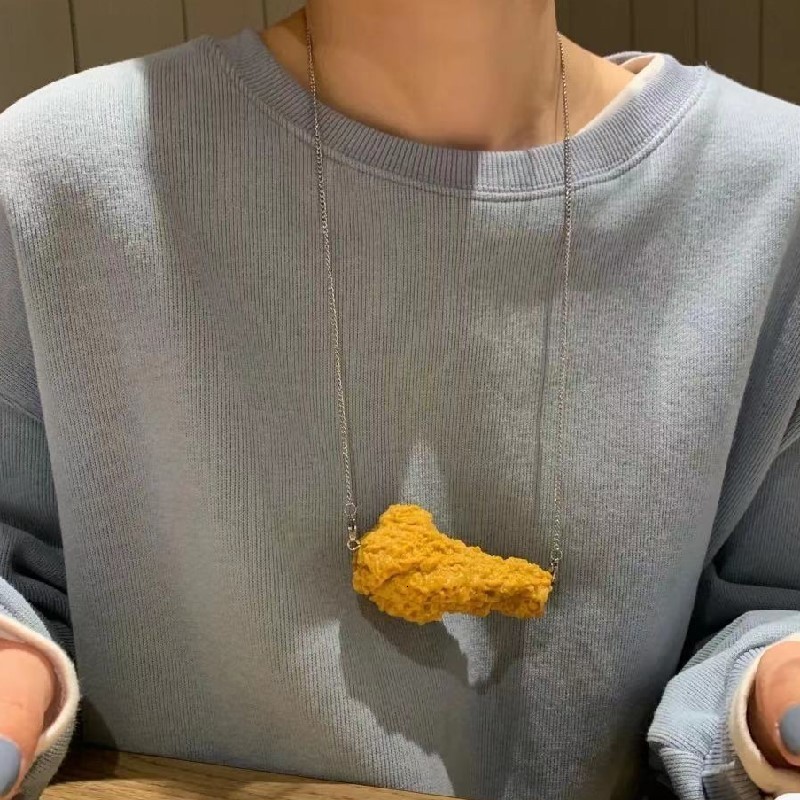 Chokers Simulation Fried Chickens Pendant Realistic Food Necklace Durable Neck Chain Gift for Men Women Unisex Clothing Decor Jewelry 230410
Chokers Simulation Fried Chickens Pendant Realistic Food Necklace Durable Neck Chain Gift for Men Women Unisex Clothing Decor Jewelry 230410