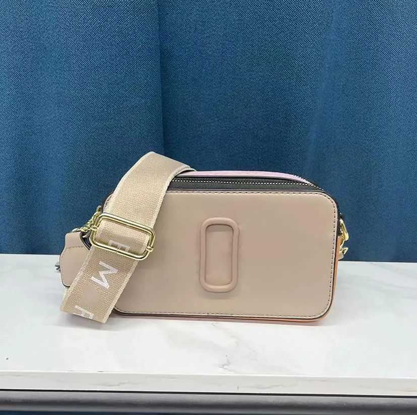 Fashionable Women's Handbag - Snapshot Camera Style Small Crossbody Purse with Shoulder Strap and Multiple Compartments - Ideal for Daily Use and Travel, A6
Fashionable Women's Handbag - Snapshot Camera Style Small Crossbody Purse with Shoulder Strap and Multiple Compartments - Ideal for Daily Use and Travel, A6