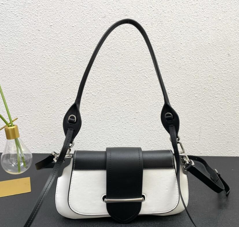 New Star Bags patchwork baguette in cowhide lamb leather metal engraved logo