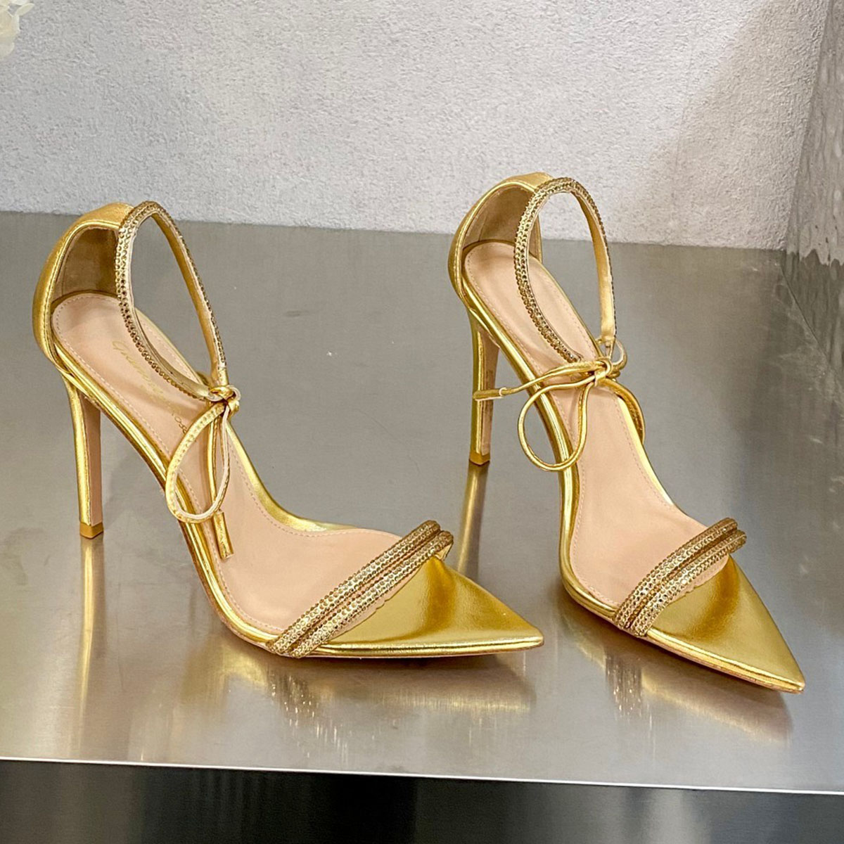 Gianvito Rossi Montecarlo Rhinestones suede Sandals Slides heeled stilletto heels women's luxury designers Leather outsole Evening Dress shoes factory footwear, Silver
Gianvito Rossi Montecarlo Rhinestones suede Sandals Slides heeled stilletto heels women's luxury designers Leather outsole Evening Dress shoes factory footwear, Silver