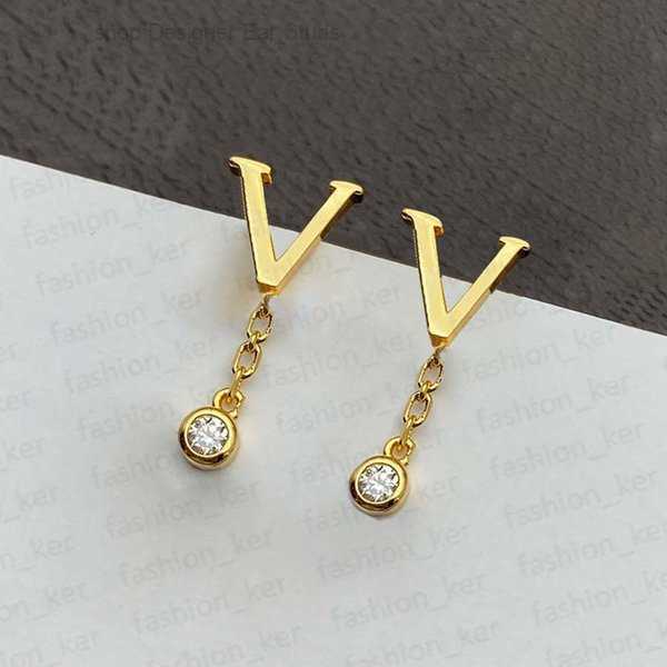 Stud Delicate Earrings Designer Fashion Ear Loop Simple Earing for Man Womens 4 Styles Good Quality 2 OL0E
Stud Delicate Earrings Designer Fashion Ear Loop Simple Earing for Man Womens 4 Styles Good Quality 2 OL0E