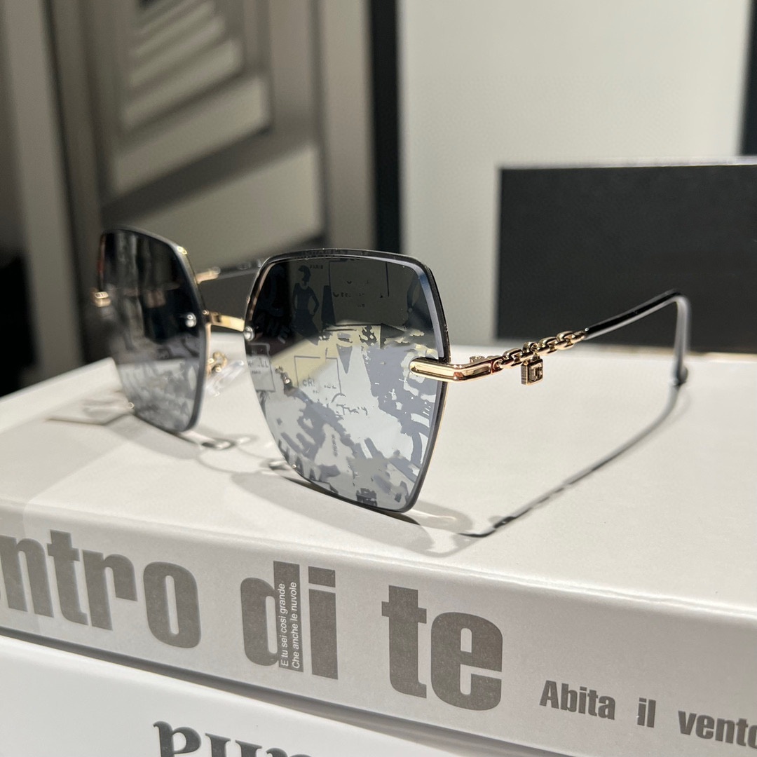 Designer sunglasses Luxury Cool Sunglasses For Men Women High Quality Wear Comfortable Online Celebrity Fashion Glasses Model With Pattern 7 Colors Optional
Designer sunglasses Luxury Cool Sunglasses For Men Women High Quality Wear Comfortable Online Celebrity Fashion Glasses Model With Pattern 7 Colors Optional