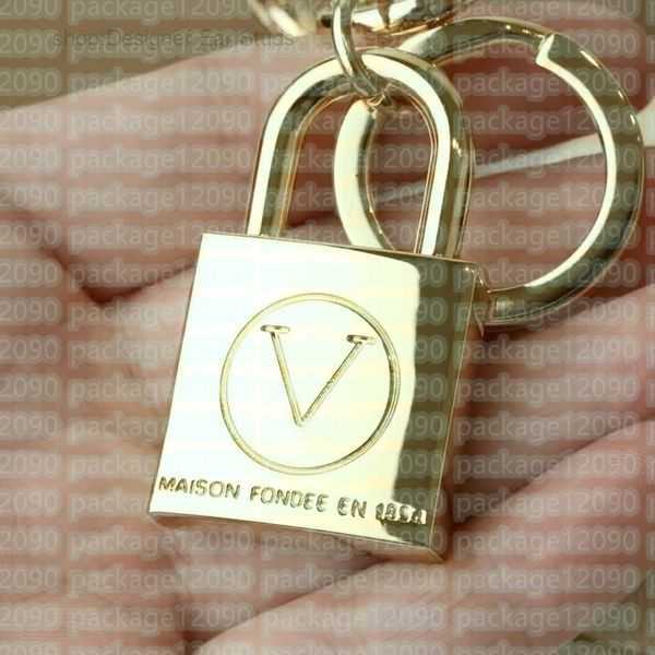 Keychains 2023 Top Quality Fashion Metal chain Buckle Ss23 Car Design Electronic Wallets Men Pendants 3 7CLK
Keychains 2023 Top Quality Fashion Metal chain Buckle Ss23 Car Design Electronic Wallets Men Pendants 3 7CLK