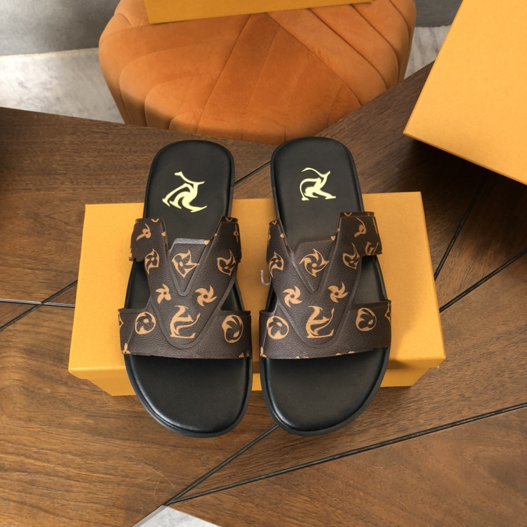Designer Men Slides Shoes Slippers Summer lv Sandals Beach Slide Flat Luxury louis vuitton Classic Checkered pattern Print Flip Flops Sneakers Brand 46, V1
Designer Men Slides Shoes Slippers Summer lv Sandals Beach Slide Flat Luxury louis vuitton Classic Checkered pattern Print Flip Flops Sneakers Brand 46, V1