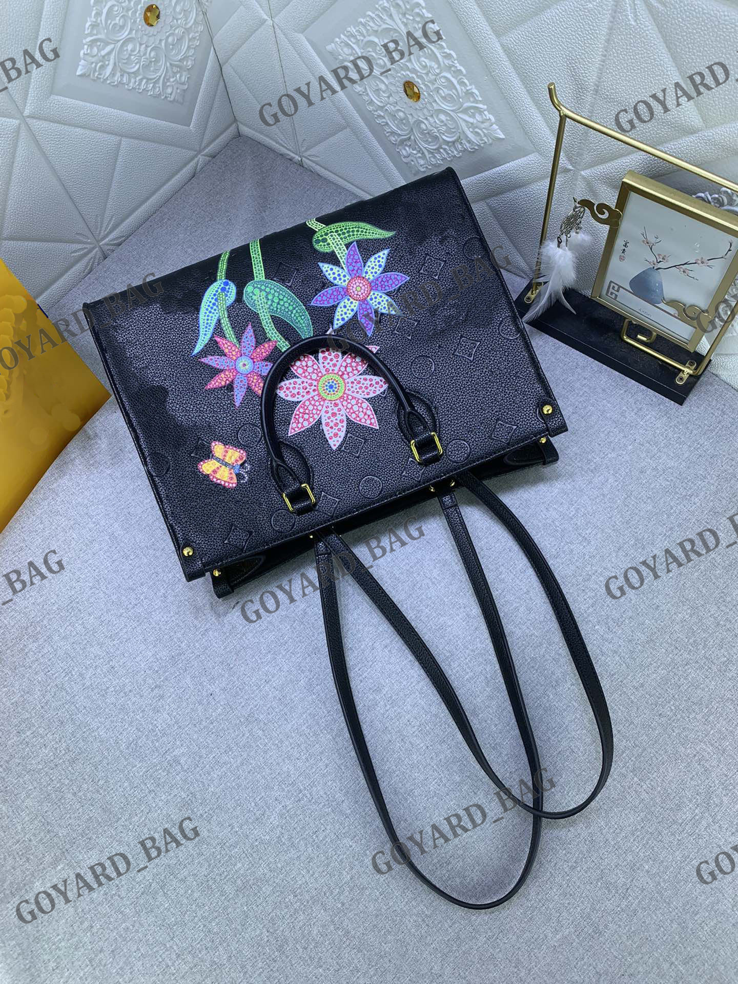 Luxurys Designer YK On The Go MM GM Totes Bag Embossed Monograms Floral Shoulder Bag Japan Artist Dots Flowers Cross-Body Shopping Bags Purse for Women Lady M46416, Sss
Luxurys Designer YK On The Go MM GM Totes Bag Embossed Monograms Floral Shoulder Bag Japan Artist Dots Flowers Cross-Body Shopping Bags Purse for Women Lady M46416, Sss