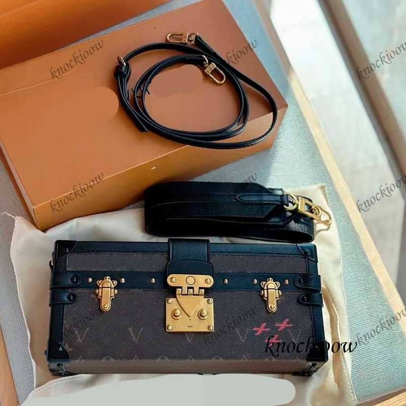 Designer Long Striped Box Fashion Bag Letter L Underarm Bag Ladies Leather Bag Long Box Crossbody Fashion Show the tote bags Wallet 2022 High Quality Box Bag 230410, Brown
Designer Long Striped Box Fashion Bag Letter L Underarm Bag Ladies Leather Bag Long Box Crossbody Fashion Show the tote bags Wallet 2022 High Quality Box Bag 230410, Brown