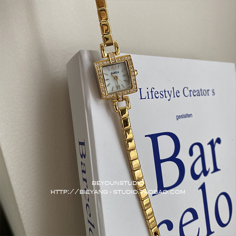 Women s Watches women s watch gold bracelet retro fashion square dial inlaid with diamonds small and fashionable for lovers 230410