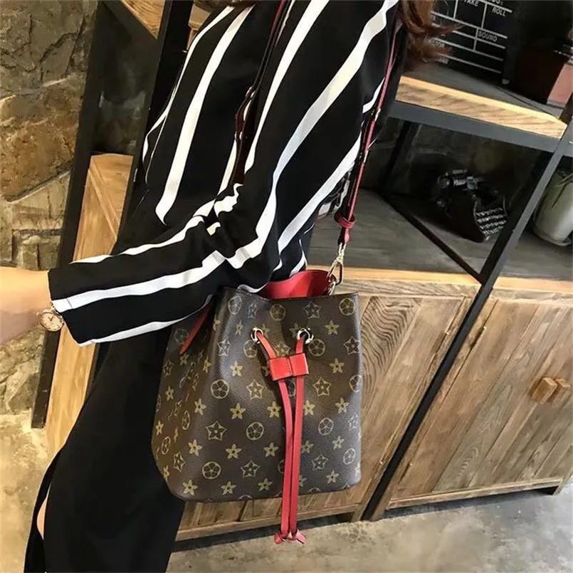 Designers Handbags Purses MONTIGNE Bag Women Tote Brand Letter Embossing Genuine Leather Shoulder Bags crossbody wallet, Red
Designers Handbags Purses MONTIGNE Bag Women Tote Brand Letter Embossing Genuine Leather Shoulder Bags crossbody wallet, Red