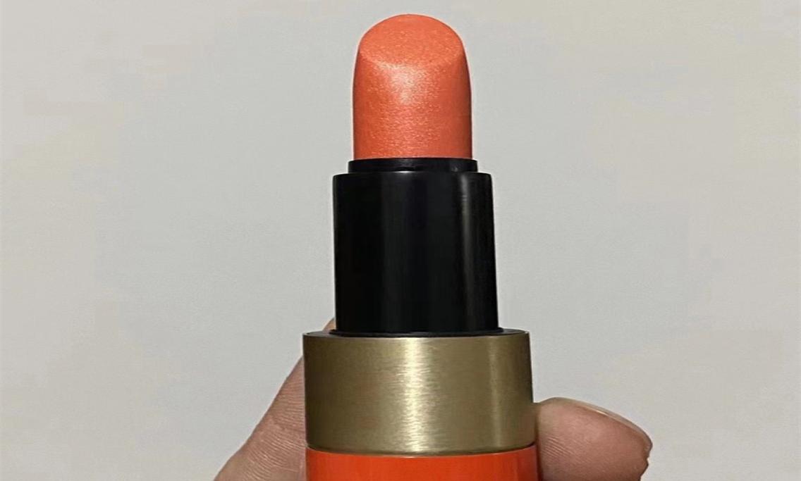 EPACK Satin Lipstick Rouge Matte Lipstick Made In Italy 35g Rouge A Levres Mat Pressed Powder9846372, Army green 
EPACK Satin Lipstick Rouge Matte Lipstick Made In Italy 35g Rouge A Levres Mat Pressed Powder9846372, Army green