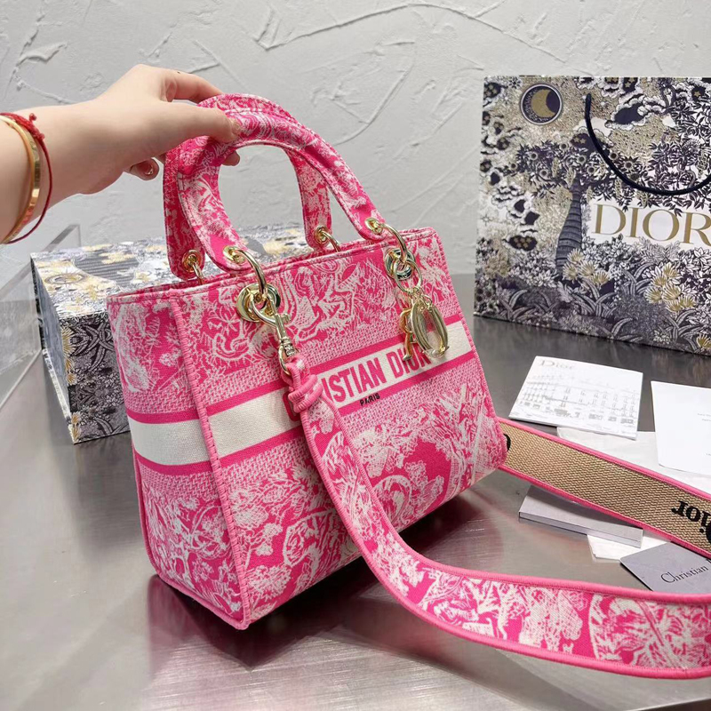 dupe DIOR Princess Diana bag with thick shoulder straps flap design large capacity hand and crossbody bag
dupe DIOR Princess Diana bag with thick shoulder straps flap design large capacity hand and crossbody bag